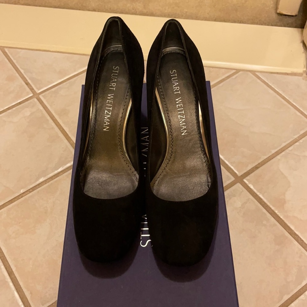Stuart Weitzman Black Suede round Pumps